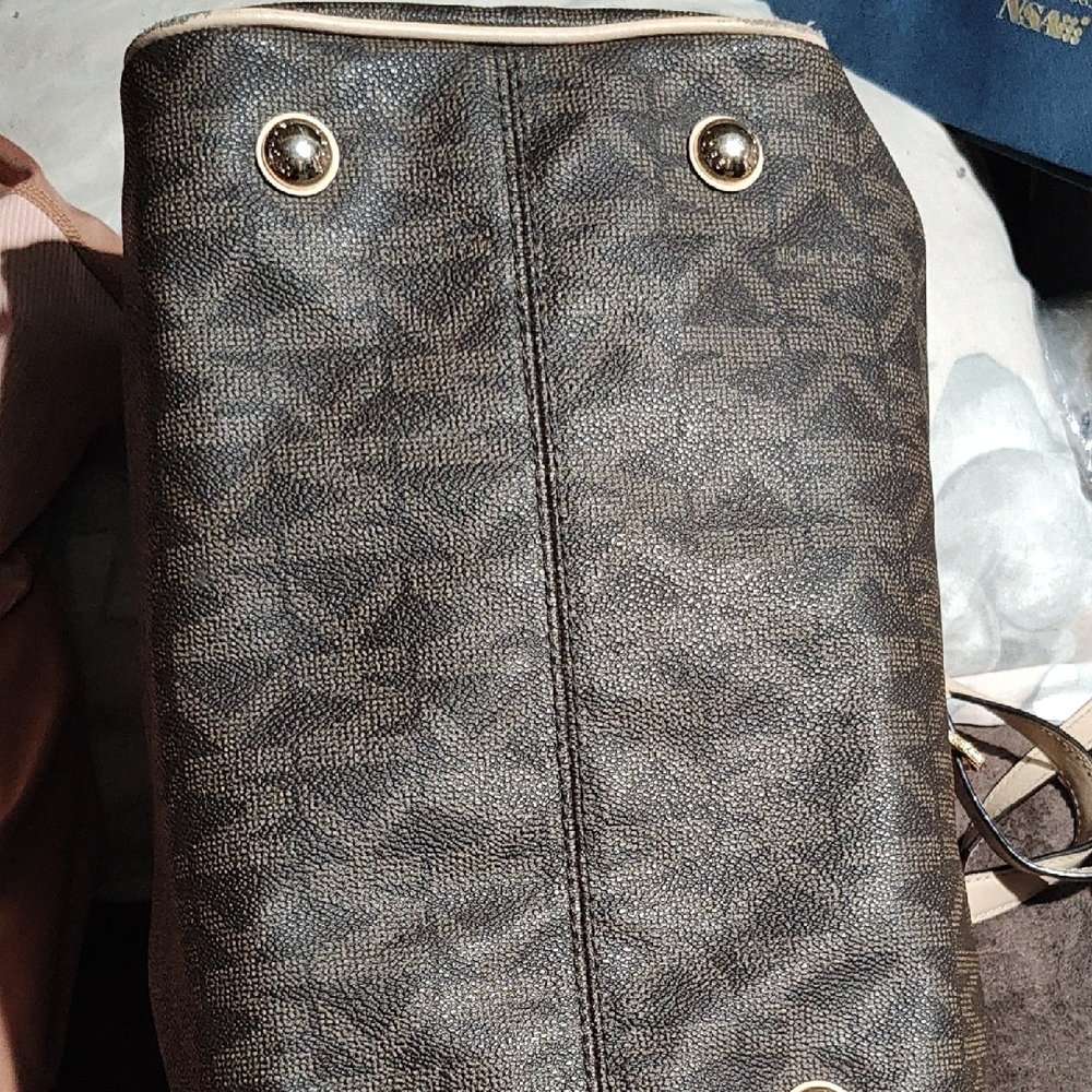 Michael Kors Brown Purse. - Picture 3 of 9